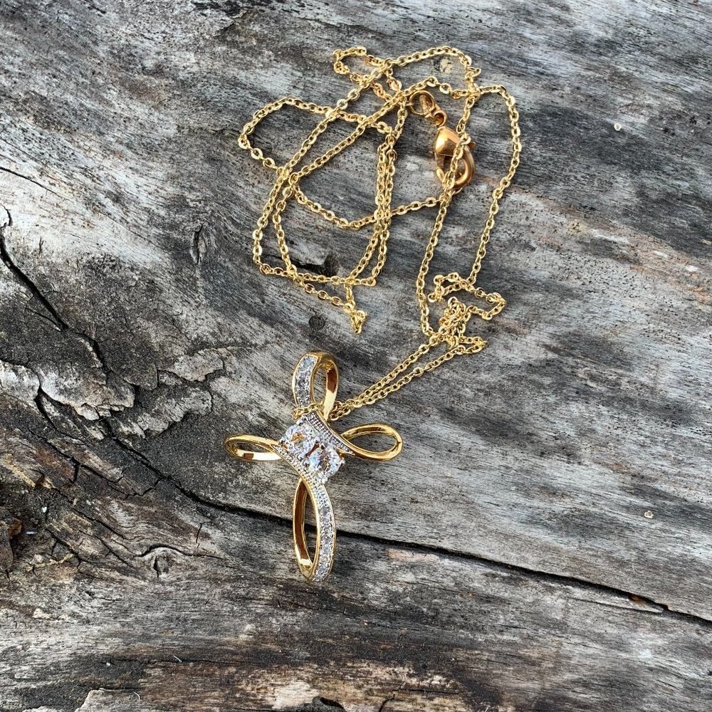 Beautiful Danbury Mint 'Always Beside You' Diamond & Topaz Cross Necklace